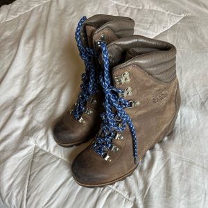 Sorry Joan of Artic Wedges